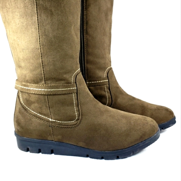 Basic Editions Brown Faux Seude, Pull On, Western Riding Boots. WMS 8 - Picture 3 of 10